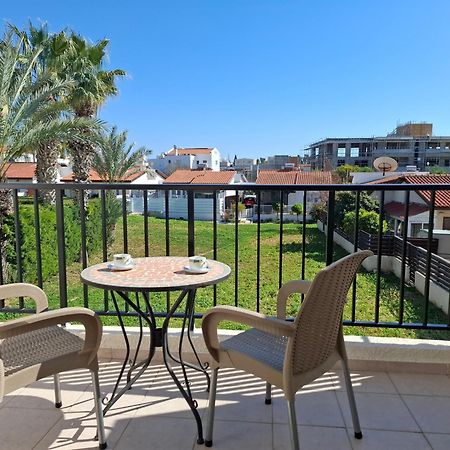 Apartment In Kato Pafos & 10 Min To Venus Beach Exterior photo